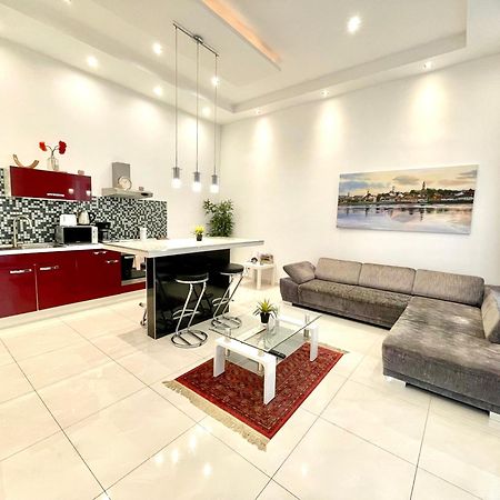 Amazing Swedish 3 Rooms Apartment In The City Center Budapeste Exterior foto