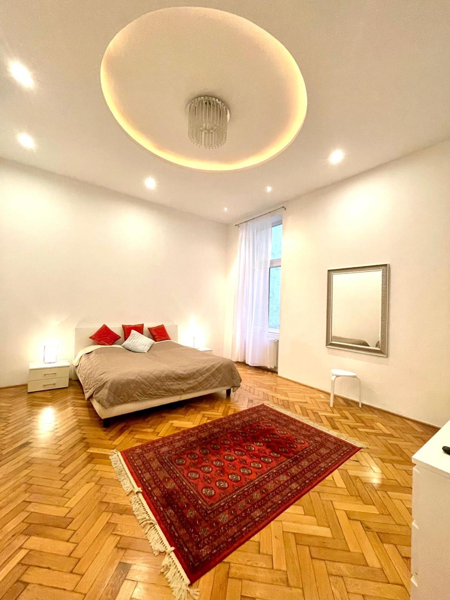 Amazing Swedish 3 Rooms Apartment In The City Center Budapeste Exterior foto