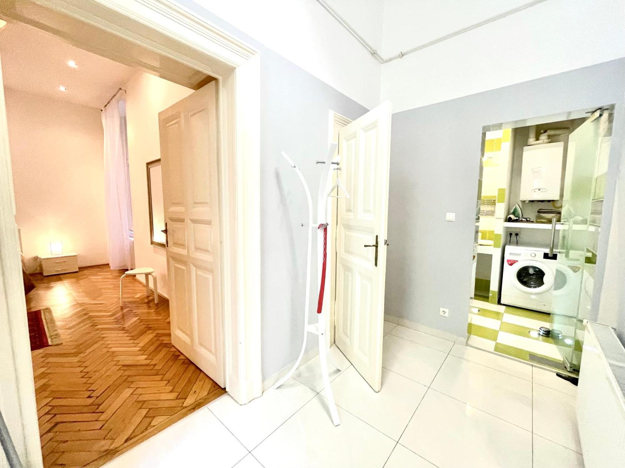 Amazing Swedish 3 Rooms Apartment In The City Center Budapeste Exterior foto
