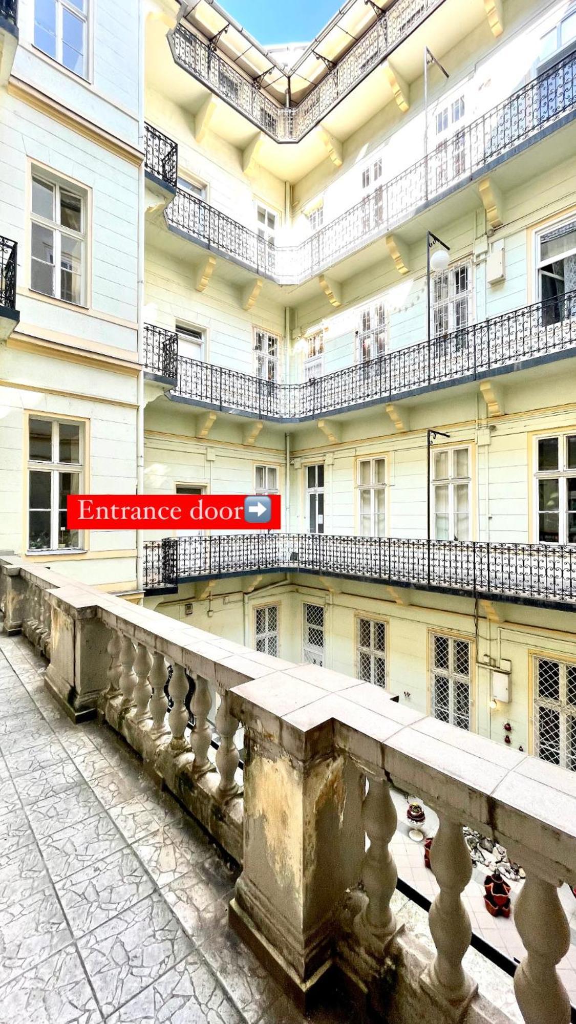 Amazing Swedish 3 Rooms Apartment In The City Center Budapeste Exterior foto